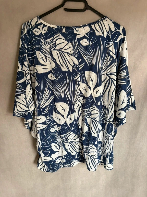 Mooie blauwe en witte blouse maat 6 – photo 3
